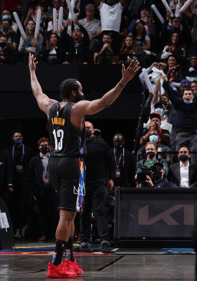 开云APP-30+三双收割系列赛 季后赛哈登也可以如此骇人！